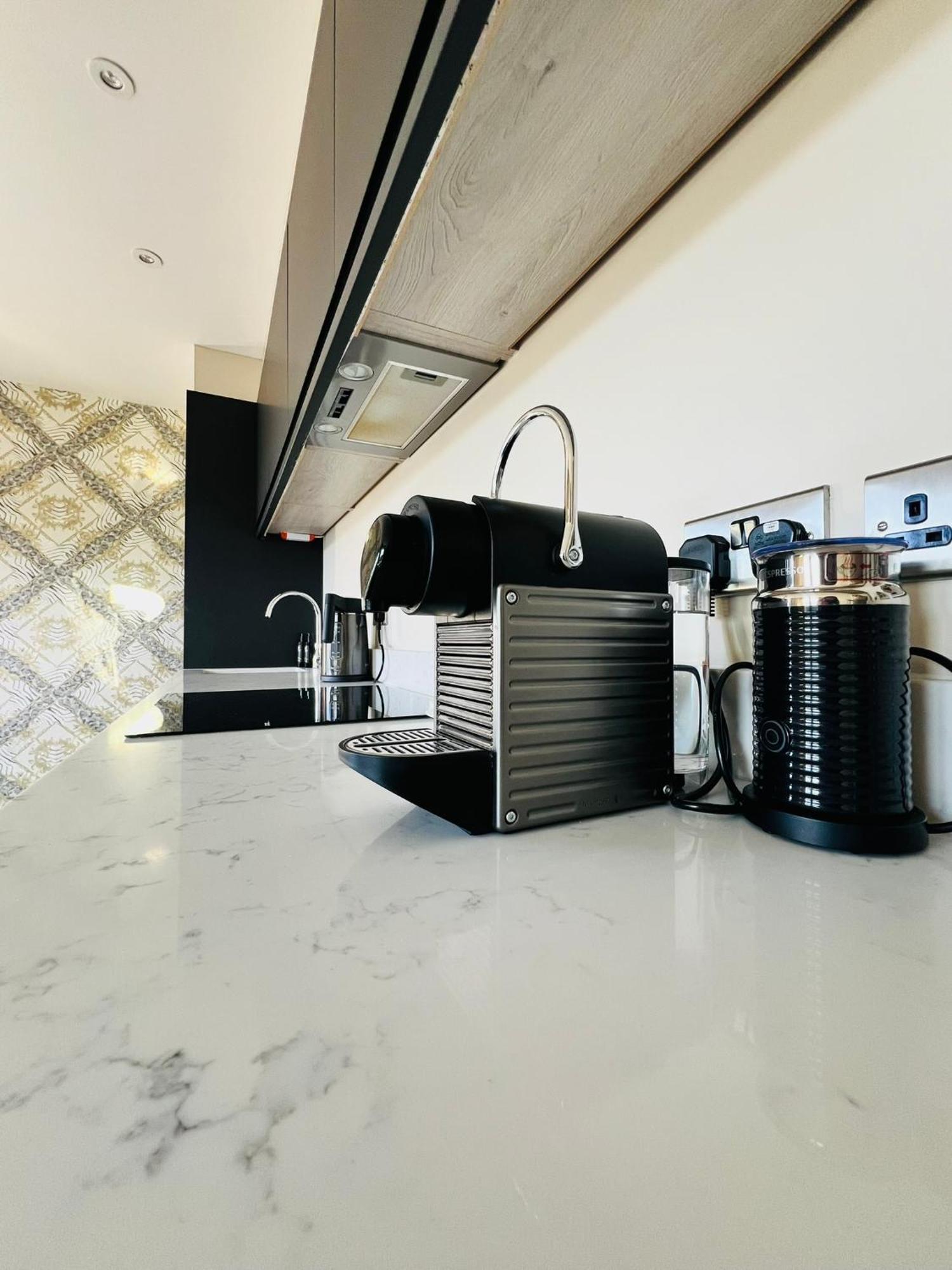 Central Modern Flat York Dış mekan fotoğraf